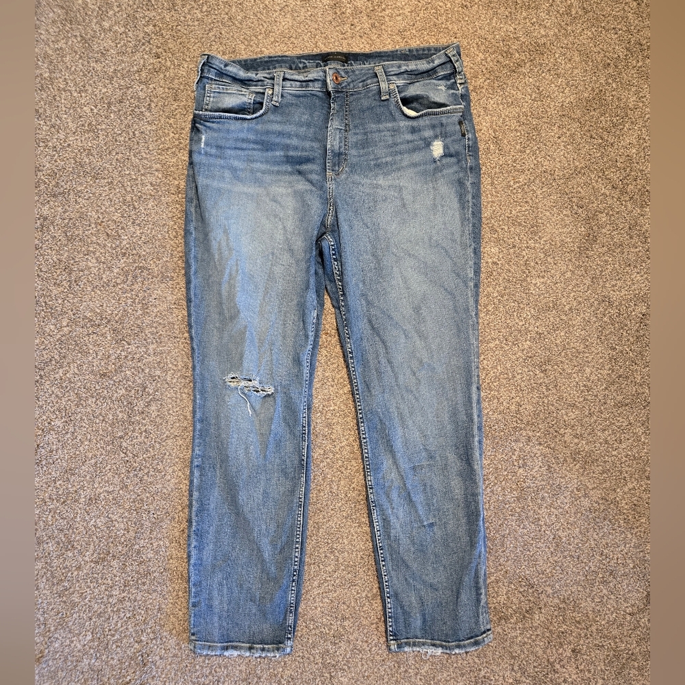 Silver Jeans stretchy distressed straight leg jeans size 20 in great condition